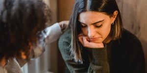 如何提高共情倾听