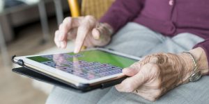 利用技术对抗孤独感 为老人提供的技术