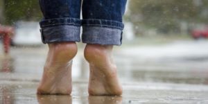 光着脚踩在地上作为接地技术 接地技术