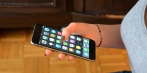 社交媒体与自尊心之间的联系 社交媒体与自尊心