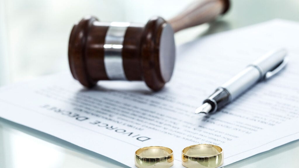 如何与自恋者离婚:策略与示例 1 离婚