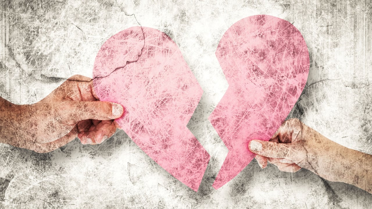 如何伤害自恋者并报复