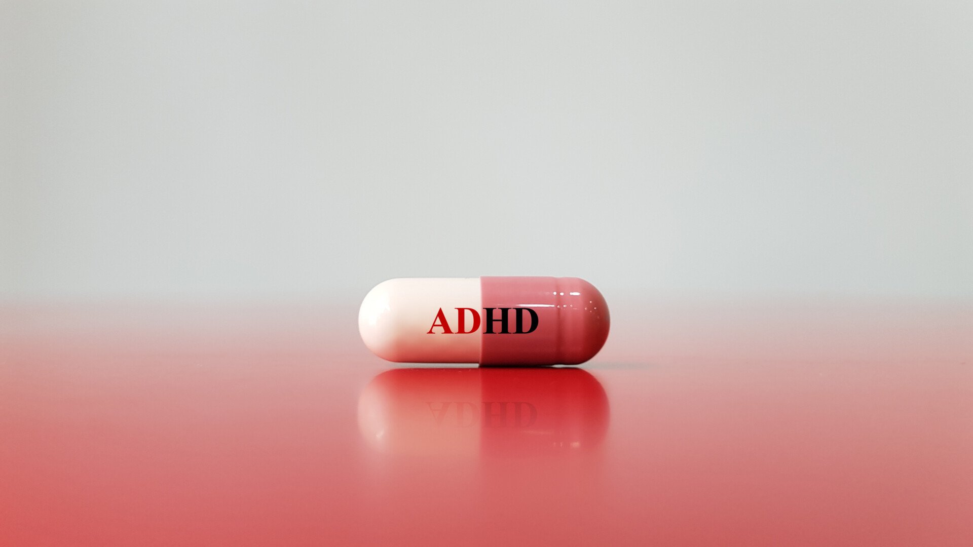 使用ADHD药物期间是否应评估个体的ADHD？